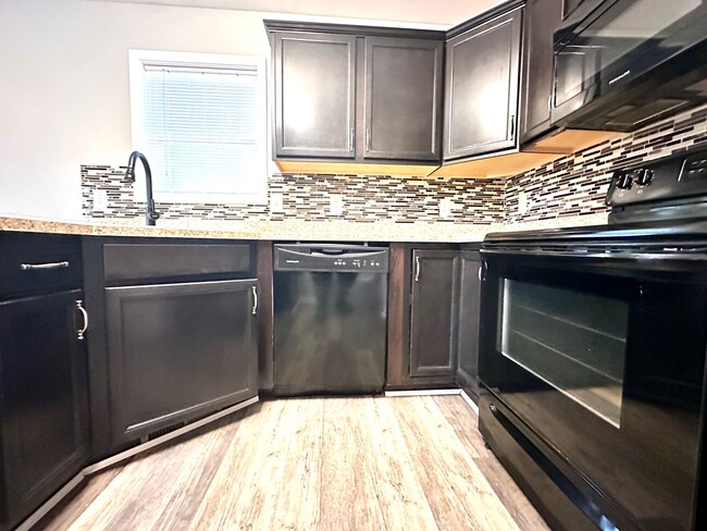 Building Photo - 1192 Meachem Dr