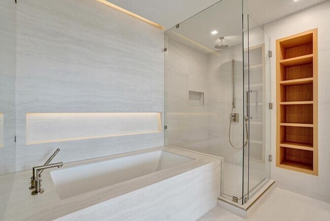 Building Photo - 900 N Ocean Blvd