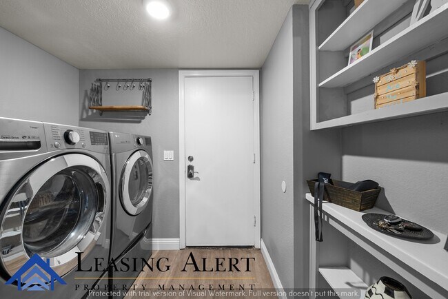 Building Photo - 27597 Artine Dr