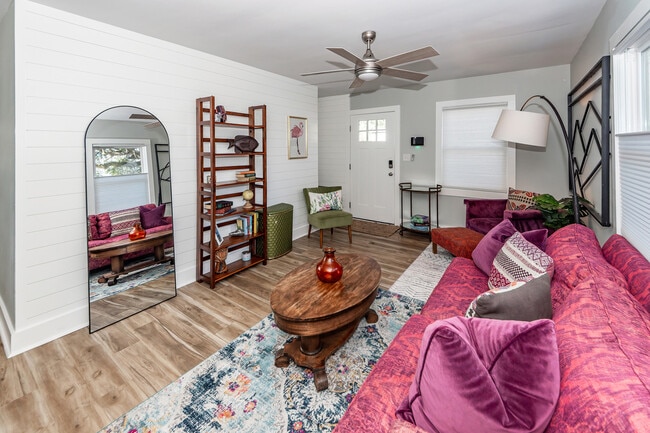 Building Photo - 1511 Larry St