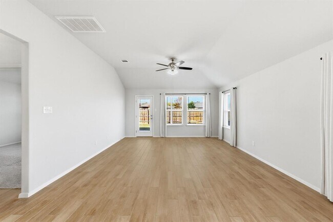 Building Photo - 104 Crooked Trail