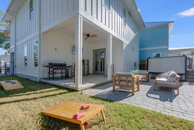 Building Photo - 223 E Lakeshore Dr