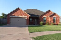 Building Photo - Southwest home, close to hospital, shopping, restaurants and easy access to FT Sill