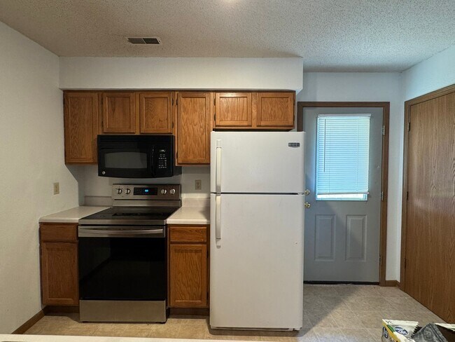 Building Photo - 3570-3572 Prescott Dr
