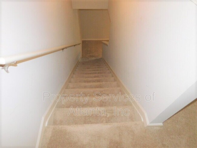 Building Photo - 2633 Parrish Ct