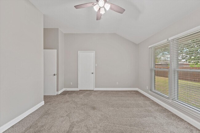 Building Photo - 670 Honeysuckle Ln