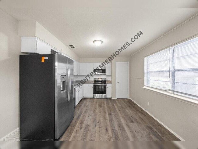 Building Photo - 2510 S Fielder Rd