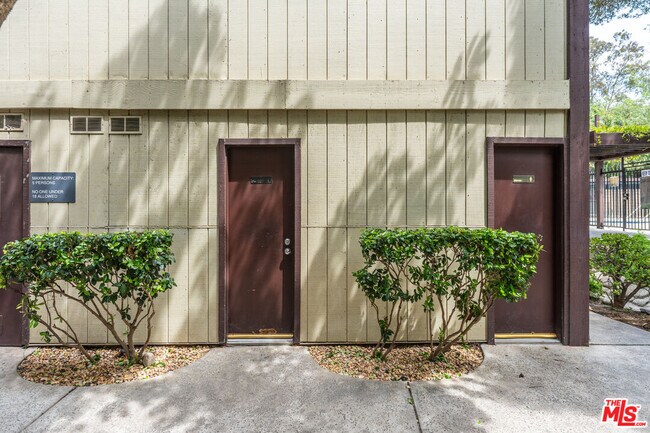 Building Photo - 5870 Benner St
