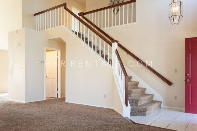 Building Photo - Charming 3-Bedroom Retreat with Cozy Fireplace in Tracy – Spacious Home with 2.5 Baths!