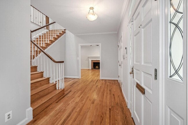 Building Photo - 3525 Williamsburg Ln NW