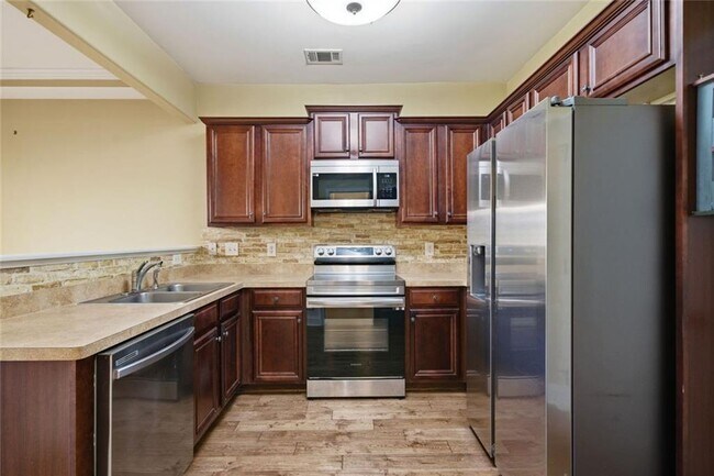 Building Photo - 513 Broughton Dr