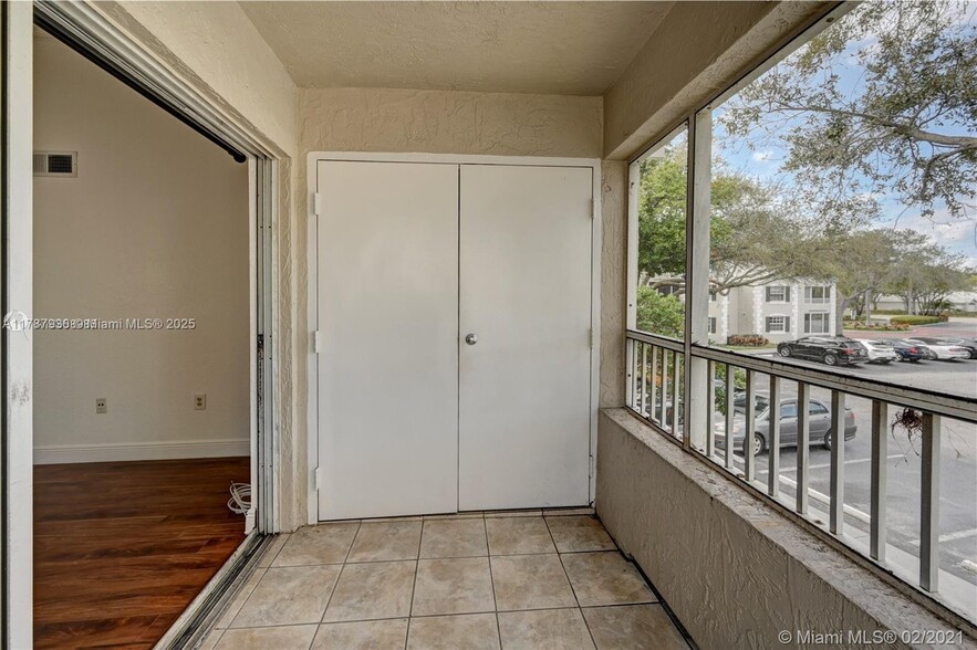 Building Photo - 2850 N Oakland Forest Dr