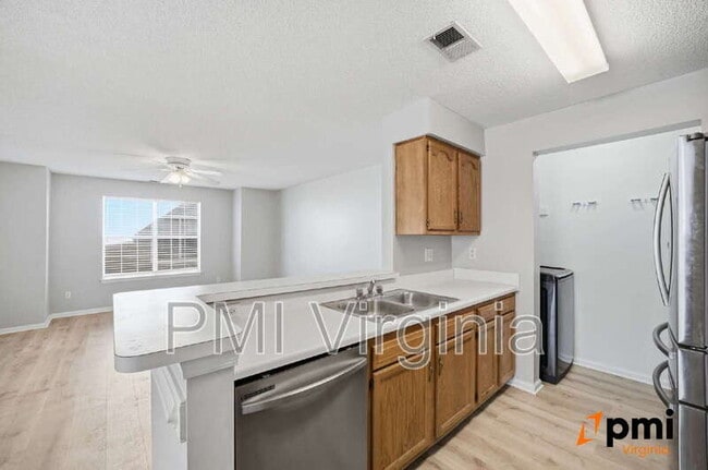 Building Photo - 417 Adkins Arch