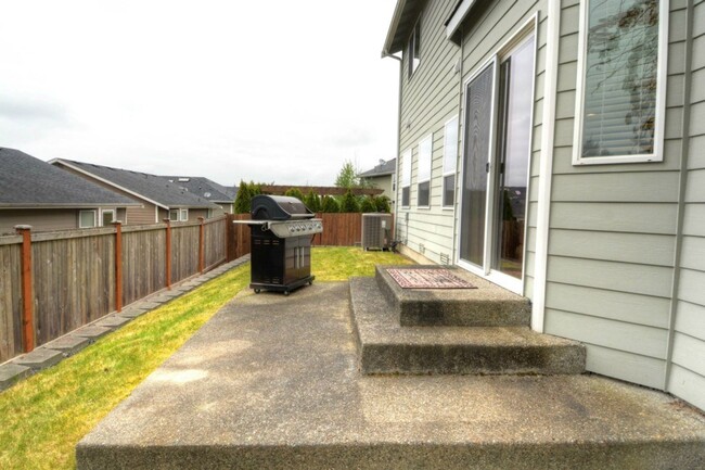 Building Photo - 4 Bed 2 Bath 2 Car Garage SFR in Marysville