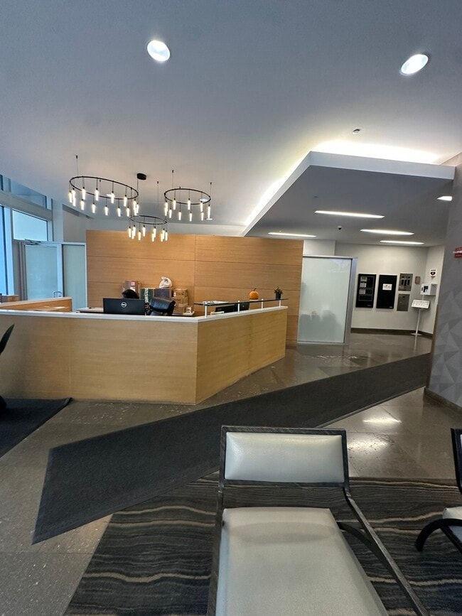 Building Photo - 1901 S Calumet Ave