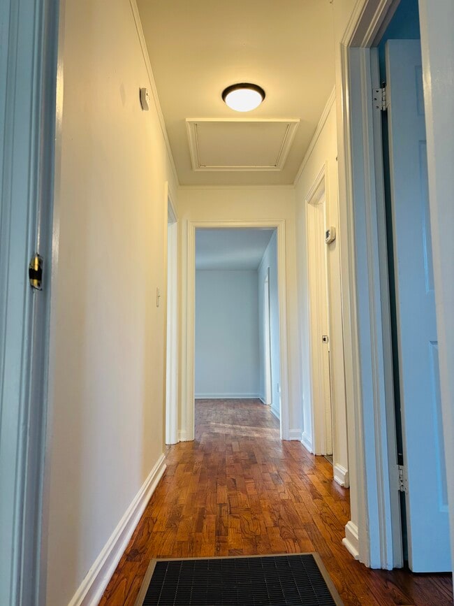 Building Photo - 1312 E 60th St