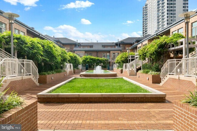 Building Photo - 1900 Hamilton St