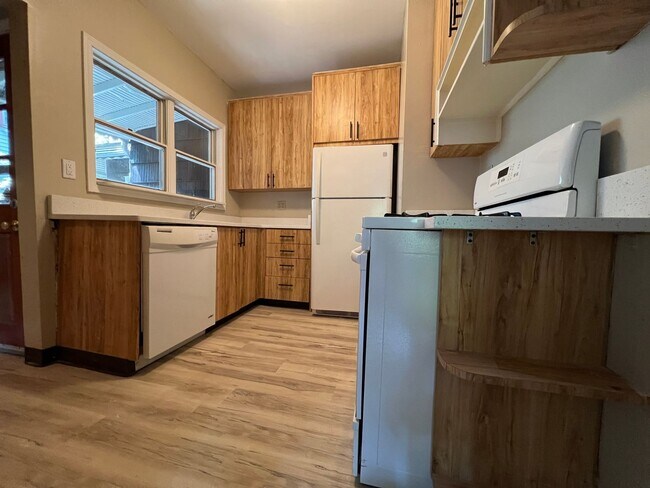 Building Photo - 2425 Demington Dr