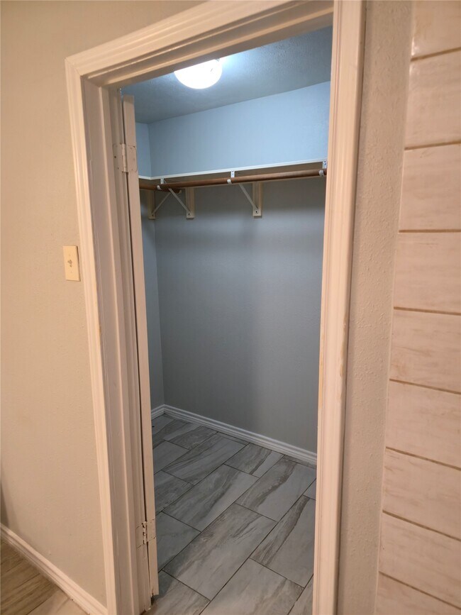 Building Photo - 5203 Pensdale St