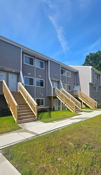 Building Photo - 42 Warner St