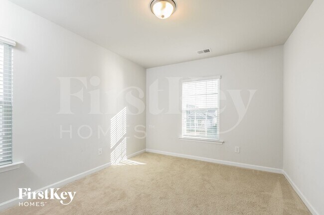 Building Photo - 272 Witch Hazel St