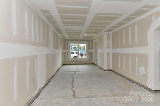 Building Photo - 2043 Clarksdale Dr
