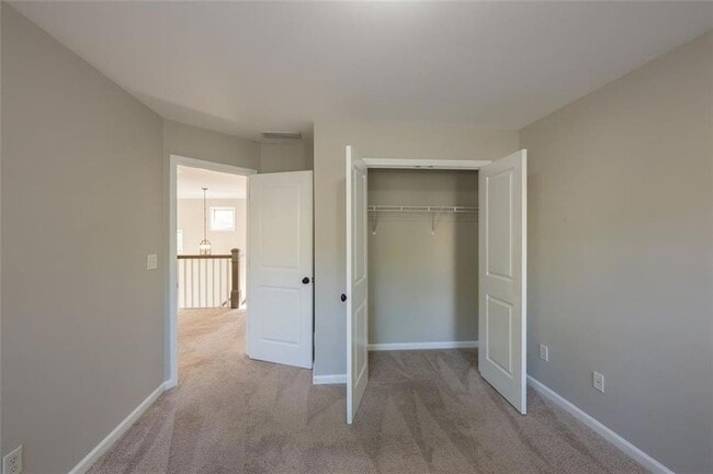 Building Photo - 2707 Silver Hill Terrace SE