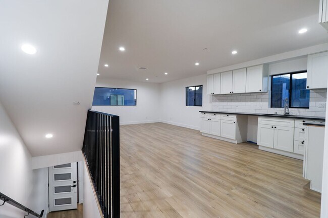 Building Photo - 4647 Pickford St