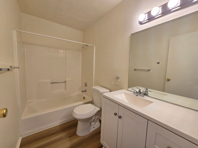 Building Photo - Beautifully Remodeled 2-Bedroom, 1-Bathroo...