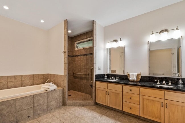 Building Photo - 76-886 Hualalai St