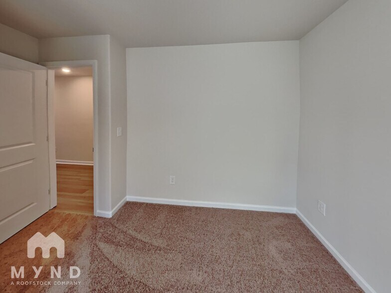 Building Photo - 371 Ivy Bank Dr