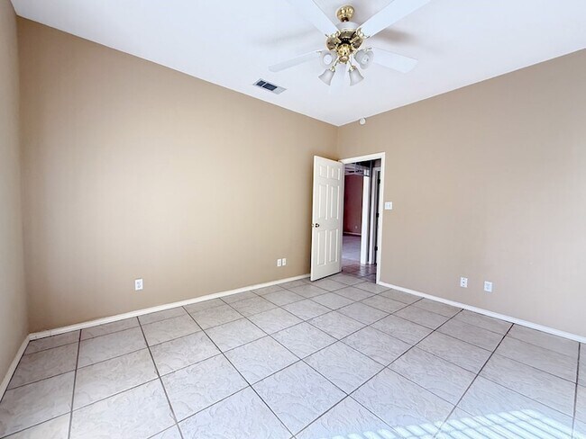 Building Photo - 4406 Lanham St
