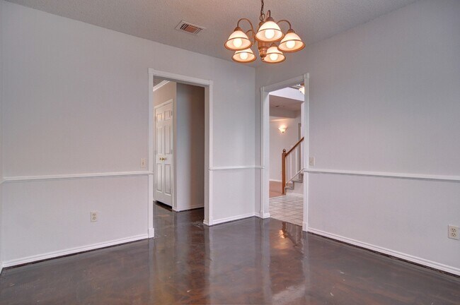 Building Photo - 2501 Country Creek Ln