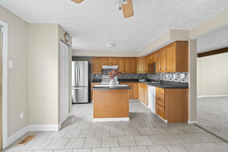 Building Photo - 131 Spruce Woods Ct