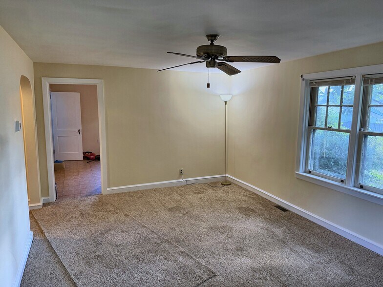 Living Room - 629 Maple Dr