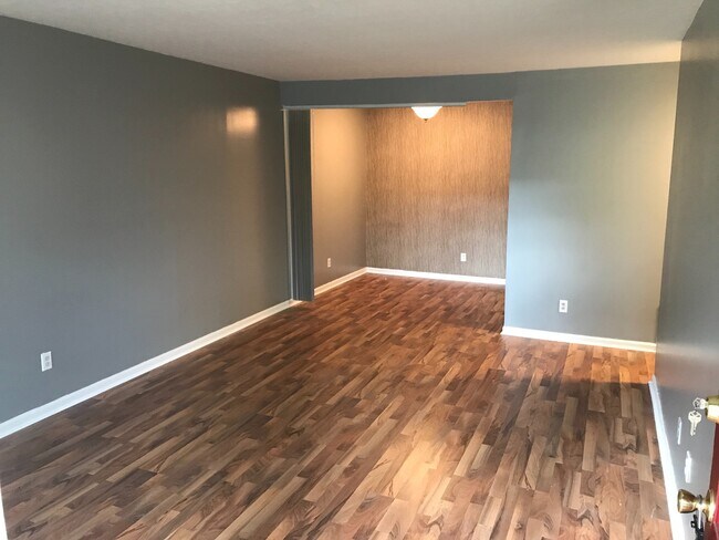 Building Photo - Patio Style Condo Home - Rent Ready