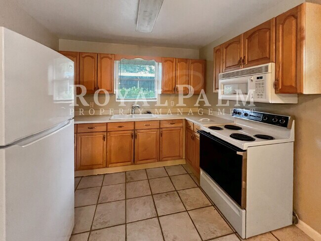 Building Photo - You Had Me at Bonita — 1Bed, 1Bathroom, w/ $400 Move-In Perk!
