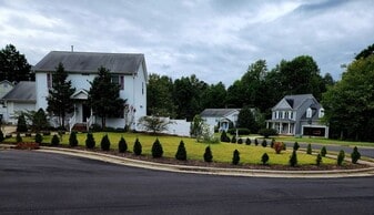 Building Photo - 837 Shackleton Rd