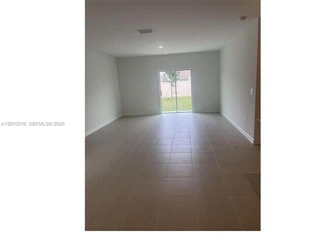Building Photo - 5423 Meadow Walk Dr