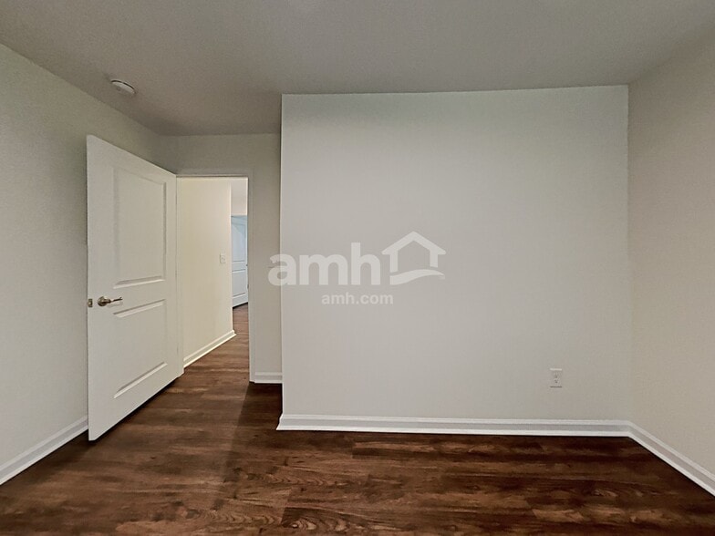 Building Photo - 5054 Twin River Dr