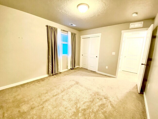 Building Photo - Beautiful 4 Bedroom, 4 Car Garage With Small Trailer Parking in Star - Available NOW