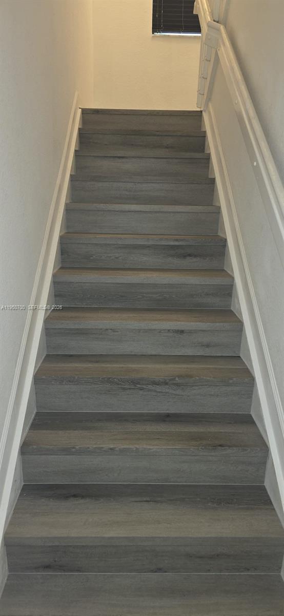 Building Photo - 3616 NE 3rd Ct