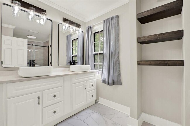 Building Photo - 3270 Brookview Dr