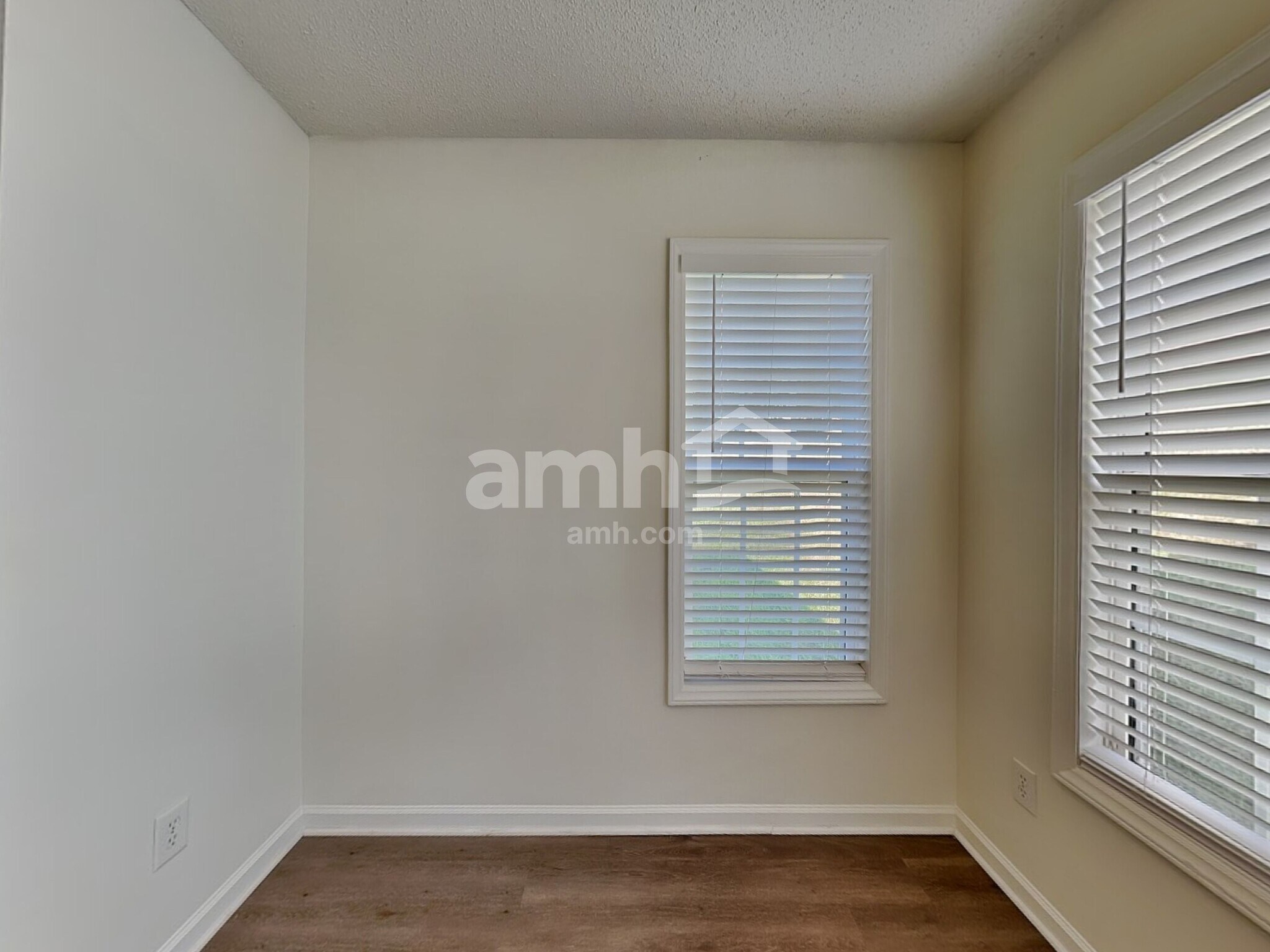 Building Photo - 5765 Regent Village Dr