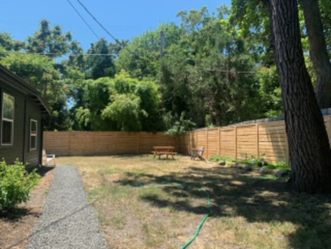 Building Photo - 509 NW C St