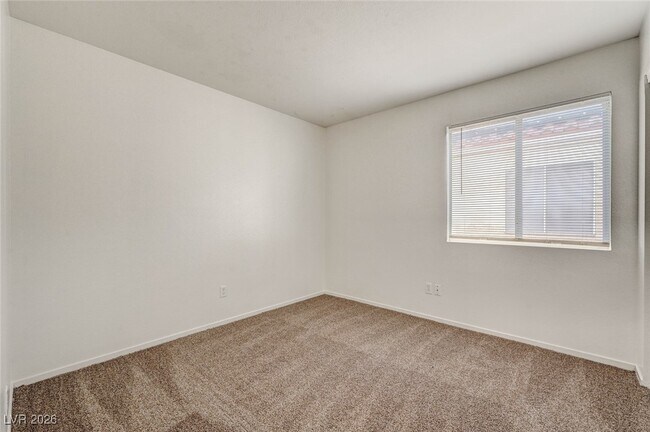 Building Photo - 9573 Paradise Rd