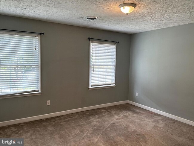 Building Photo - 232 Southridge Dr