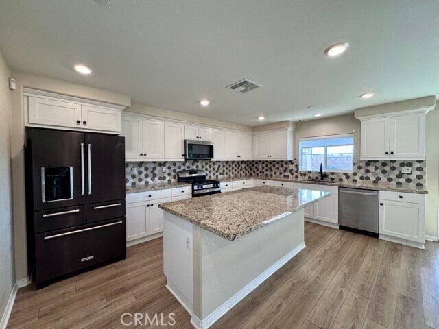 Building Photo - 1760 Chute Dr