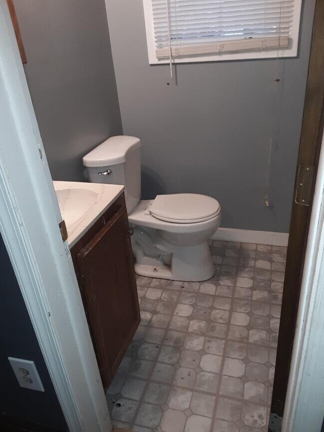 Building Photo - 4 bedroom in Akron OH 44301