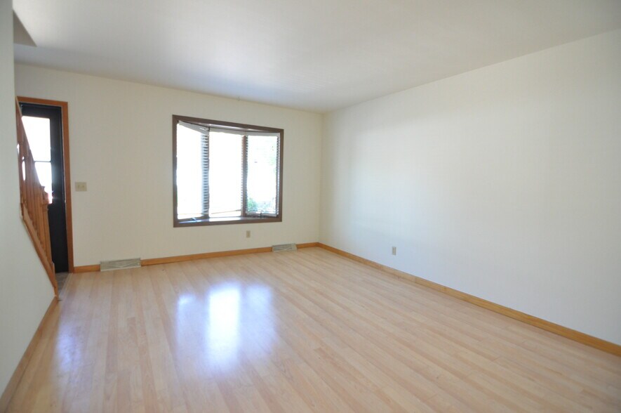 Building Photo - 46 Lakewood Garden Ln